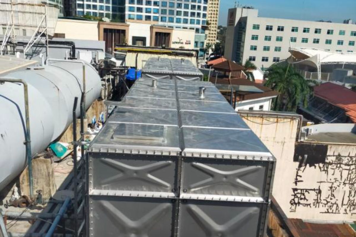 SIlver rectangular modular water tanks being used in a commercial building